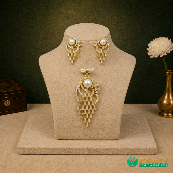 White Pearls Pendant Set