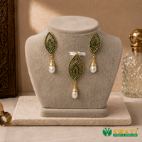 White Pearls With Green Stone Pendant Set