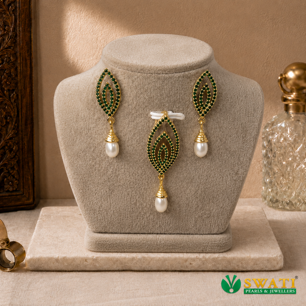 White Pearls With Green Stone Pendant Set
